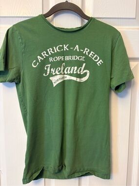 Northern Ireland Carrick-A-Rede Rope Bridge Green Graphic T-Shirt S